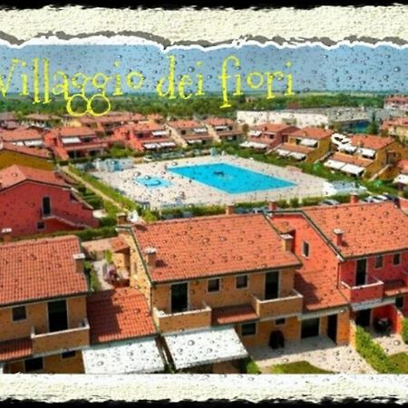 Iris 20 In Posizione Strategica, Indipendente, All'Interno Del Villaggio Dei Fiori Caorle Esterno foto