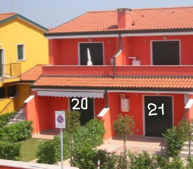 Iris 20 In Posizione Strategica, Indipendente, All'Interno Del Villaggio Dei Fiori Caorle Esterno foto